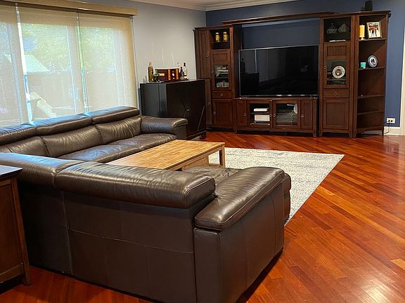 3rd image of 3401 Greenbriar Dr