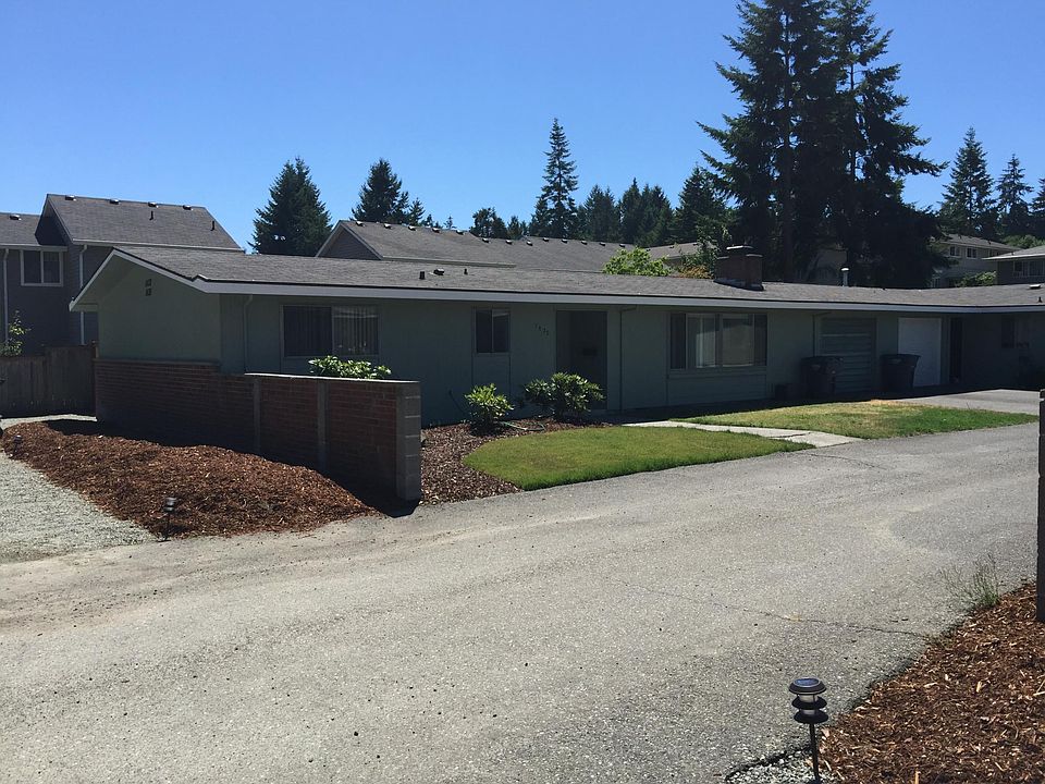 RIGHT SIDE OF THE DUPLEX & YOUR NEW HOME!