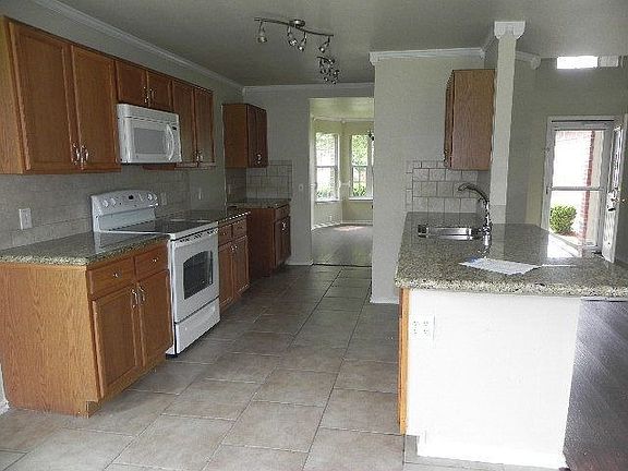 5th image of 4056 Brook Hollow Dr