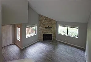 1701 Cedar Chase Ln NE — Photo 2