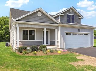 9 Strong Field Rd, Woodbury, CT 06798