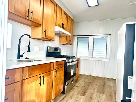 2nd image of 720 Kamoku St APT B