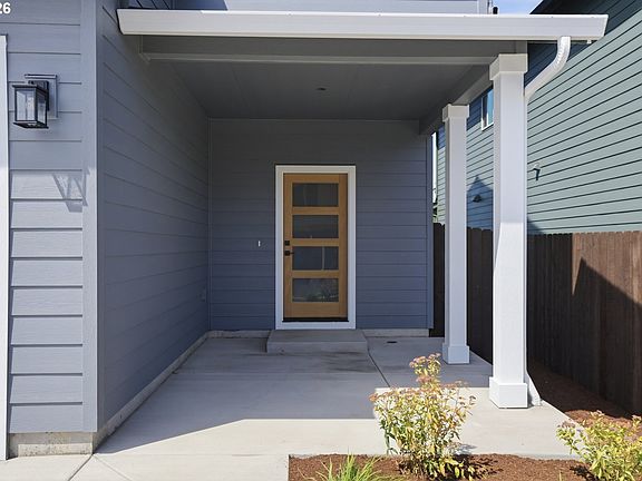 4th image of 818 SE 34th Cir