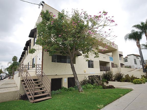 3rd image of 2001 Grismer Ave #204