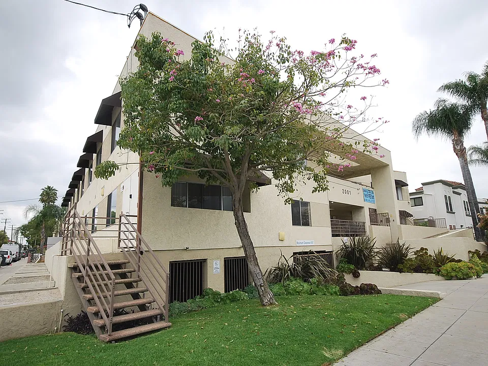 2001 Grismer Ave #204