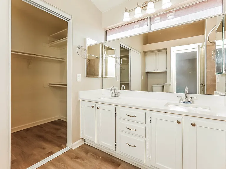 5330 E Fairfield St — Photo 14