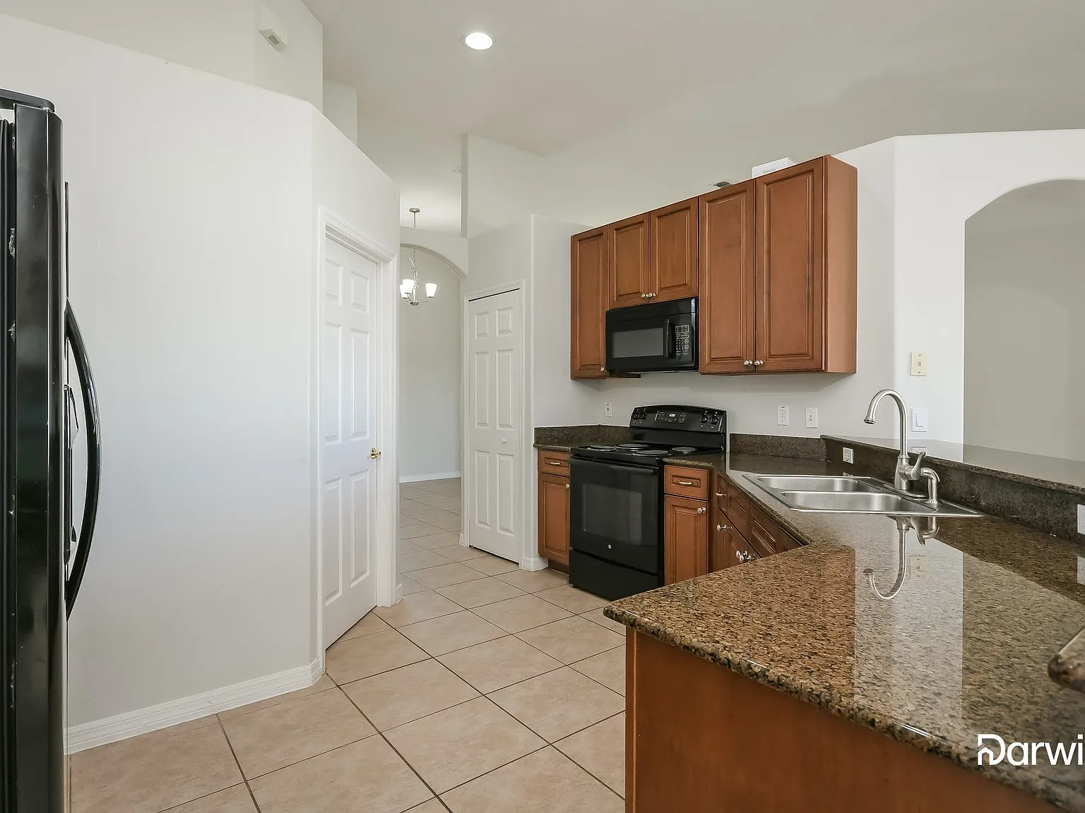5 bed, 4.0 bath, 2760 sqft, $2,799 — Photo 4