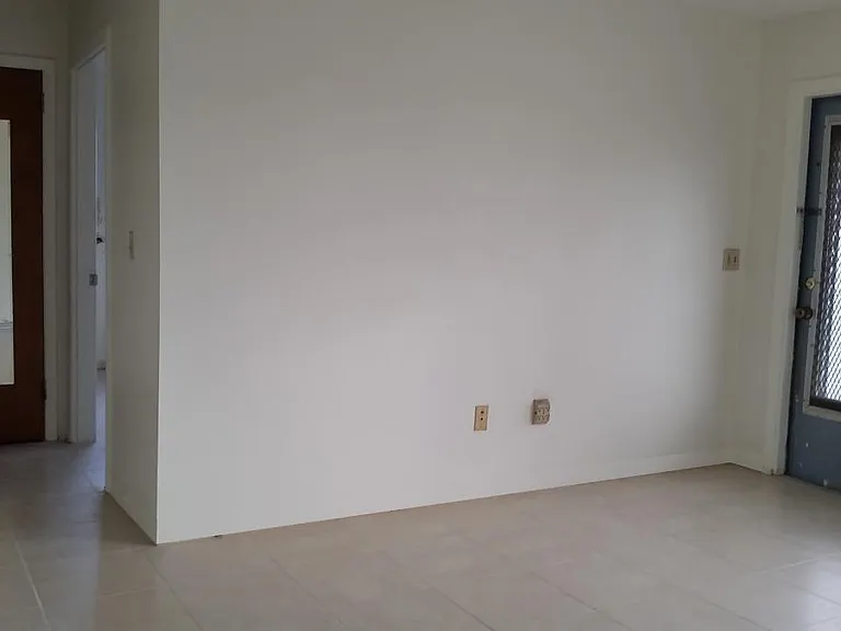 1113 Wesley St — Photo 7