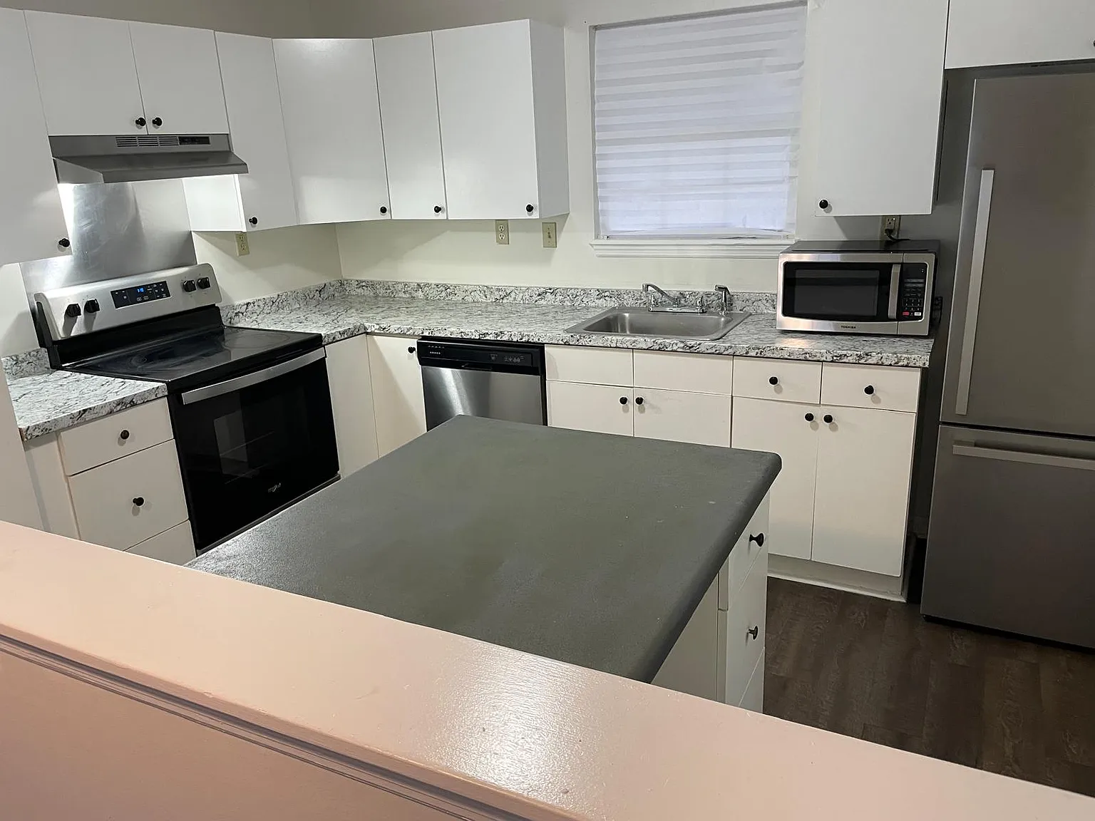 3 bed, 2.5 bath, 1390 sqft, $1,675 — Photo 4
