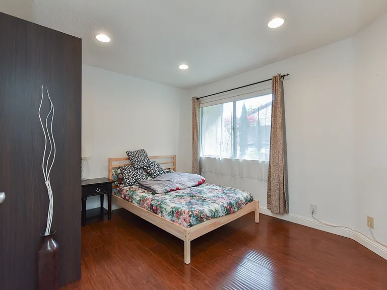 145 Stanford Ct — Photo 11
