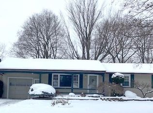 77 Shadmore Dr, Rochester, NY 14626