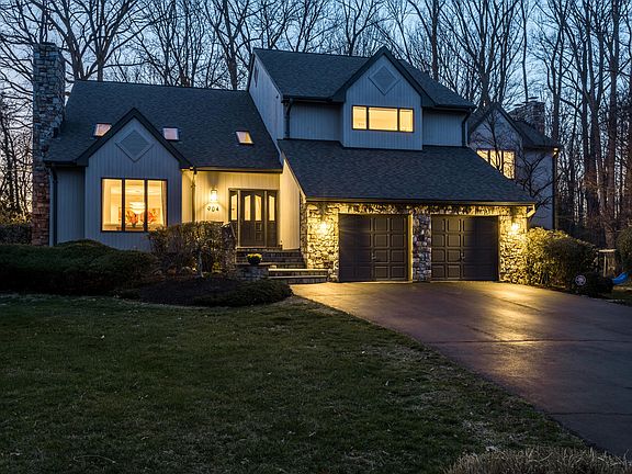 3rd image of 904 Falls Bridge Ln