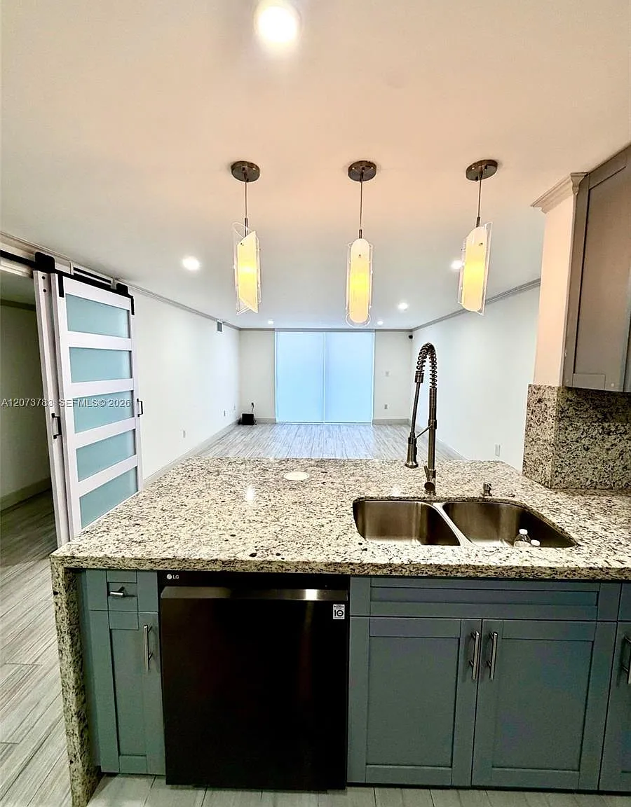 Eden Point North Condo — Photo 1