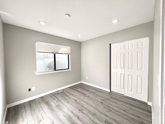 5th image of 2742 Sylvan Dr W