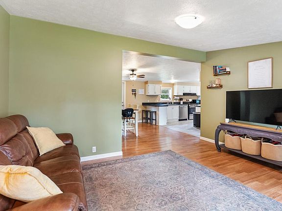 5th image of 6028 Berry Ln