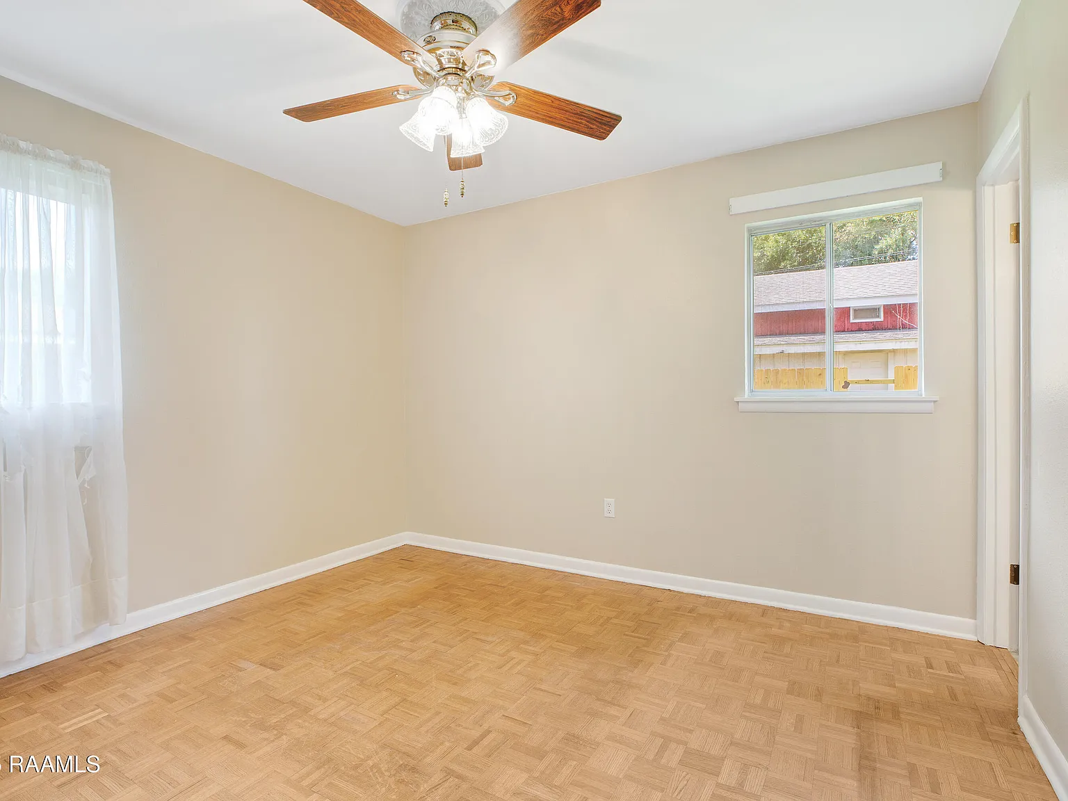 3 bed, 2.0 bath, 1215 sqft, $1,600 — Photo 4