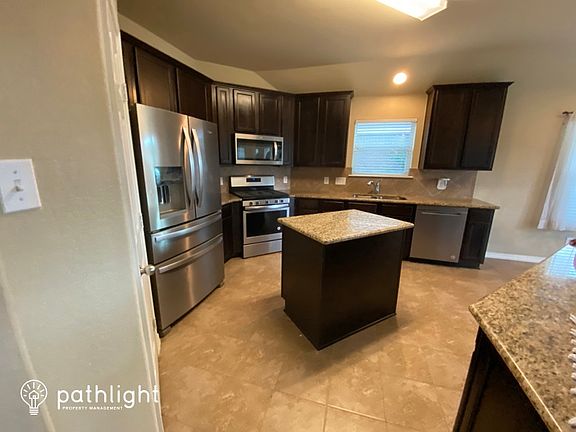 4th image of 3810 Elderberry Dr