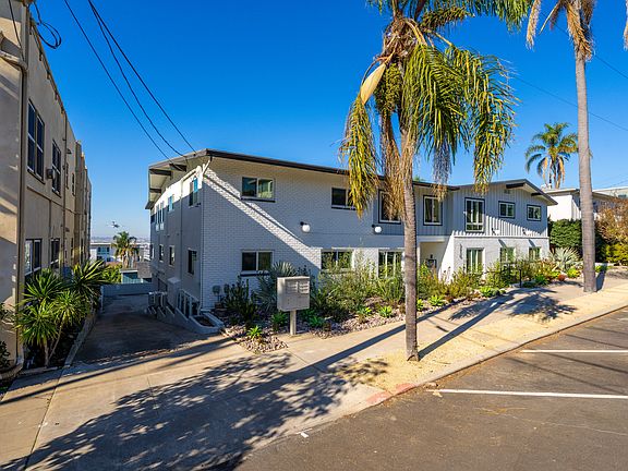 3rd image of 2256 Albatross St Unit 4