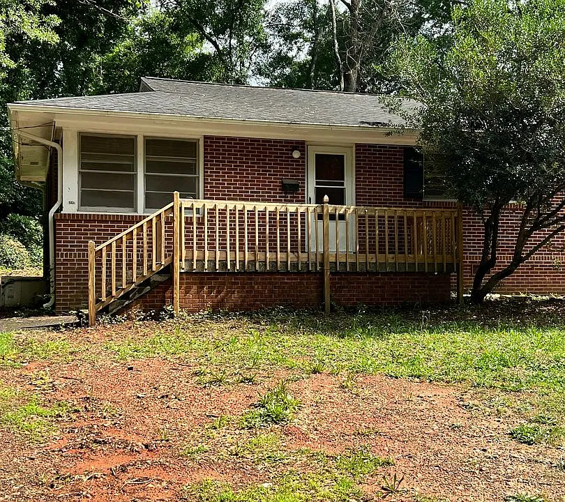 204 Pine Ln