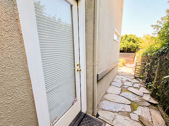 Building Photo - 560 Colusa Ave #2
