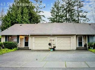 1143 SW Barrington Dr #1, Oak Harbor, WA 98277