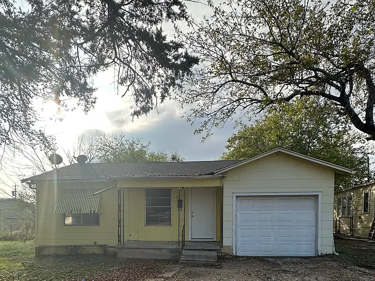 311 Elliott St — Photo 1