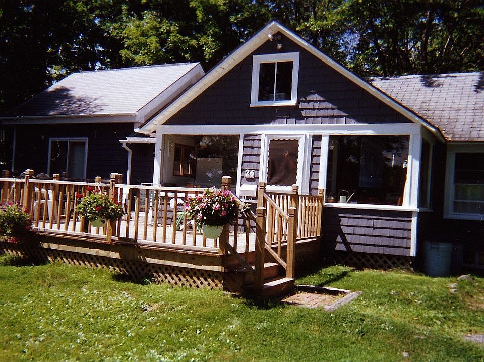 Front Entrance-Deck