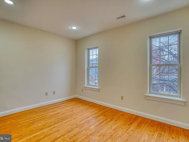 2542 W Girard Ave #2 — Photo 6