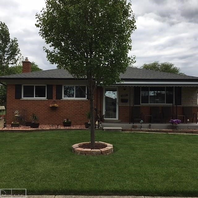 1st image of 32815 Eiffel Ave
