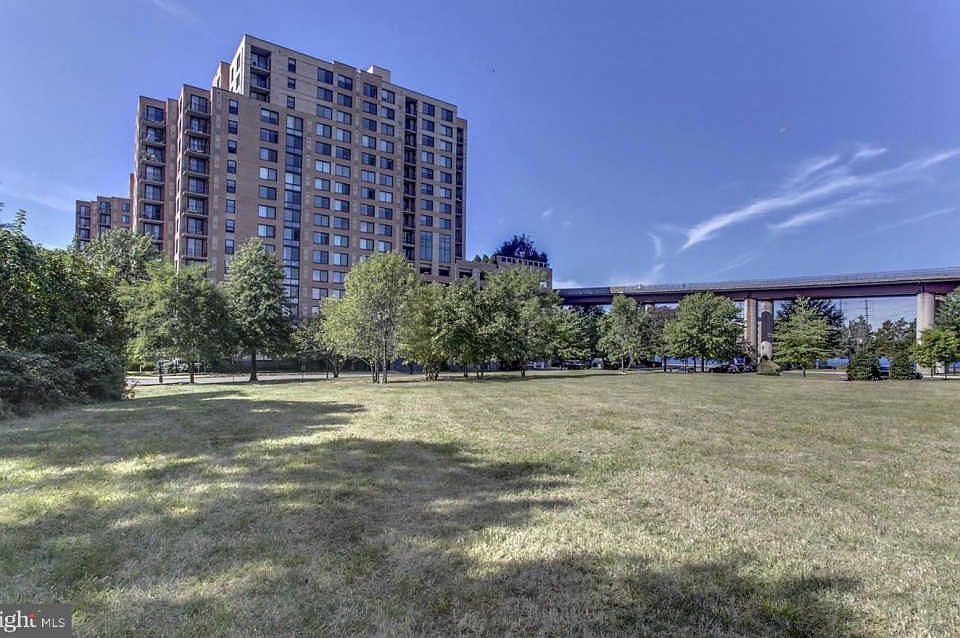 1st image of 2451 Midtown Ave #511