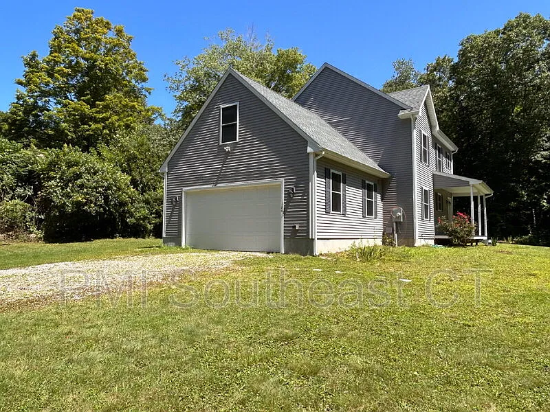 3 bed, 2.5 bath, 1826 sqft, $3,200 — Photo 3