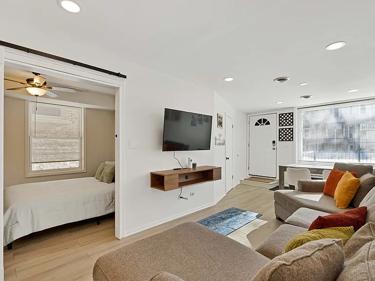 2620 W Homer St #1 — Photo 6