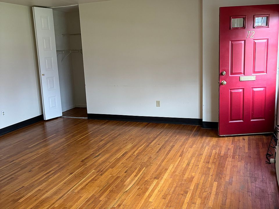 1st image of 72 Manor Dr