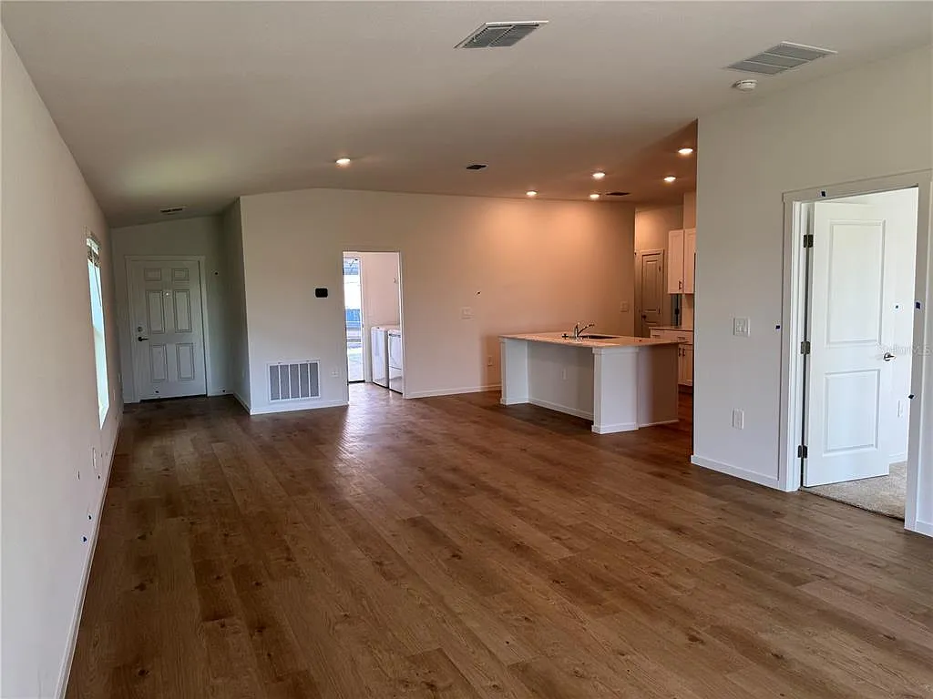 4 bed, 2.0 bath, 1870 sqft, $2,595 — Photo 4
