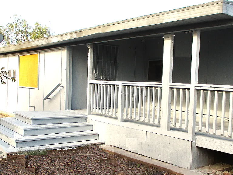 45420 W Hathaway Ave — Photo 1