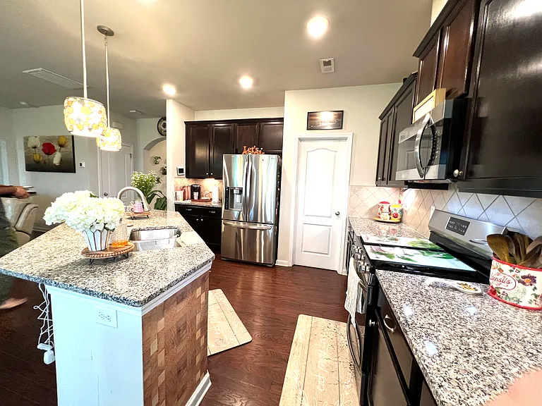 1031 Winnett Dr — Photo 32