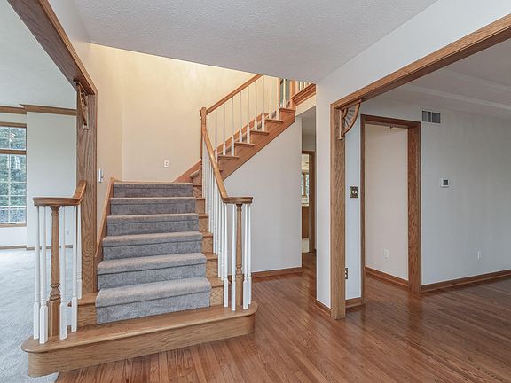 5th image of 26811 Deerpath Ct