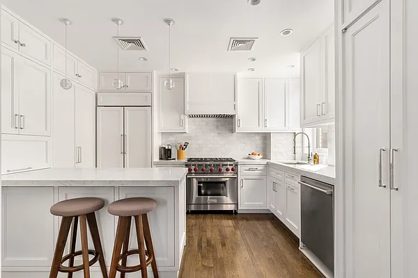 Sold by Compass | media 25