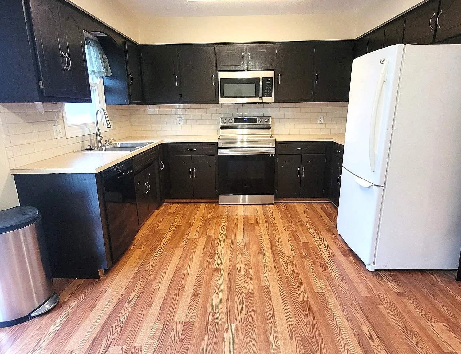 3 bed, 1379 sqft, $2,000 — Photo 4