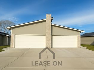 11621 E Harry Ct, Wichita, KS 67207
