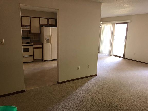 3rd image of 4881 Woodland Ave Unit 1