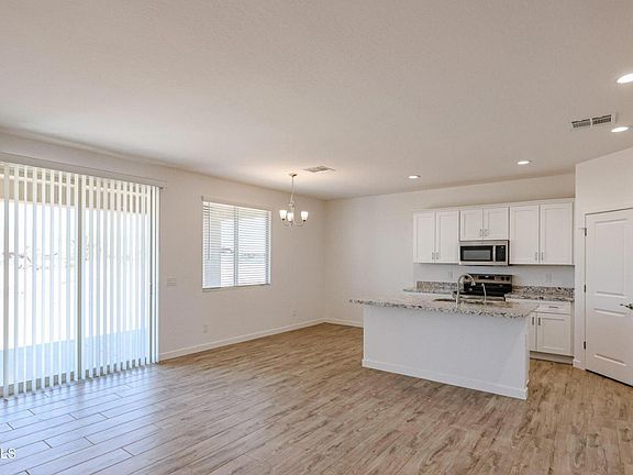 4th image of 1016 E ARROYO Road