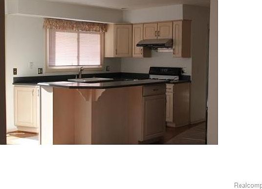 3rd image of 1733 Bellwood Ct