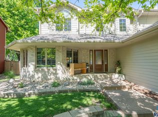 2401 S Roosevelt Cir, Sioux Falls, SD 57106