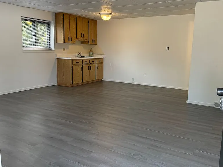 303 Vincennes Ave — Photo 9