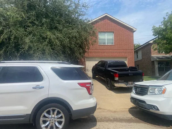 660 Condor Trl, Saginaw, TX 76131