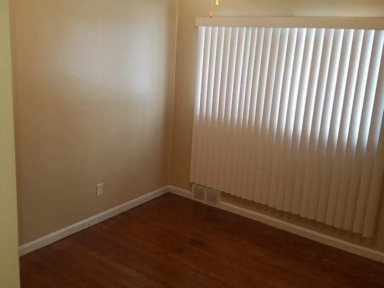 20301 Evergreen Rd — Photo 8