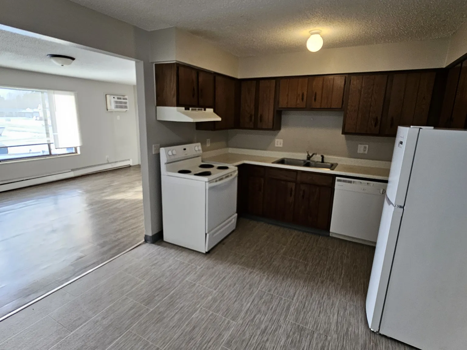 2 bed, 850 sqft, $900 — Photo 1