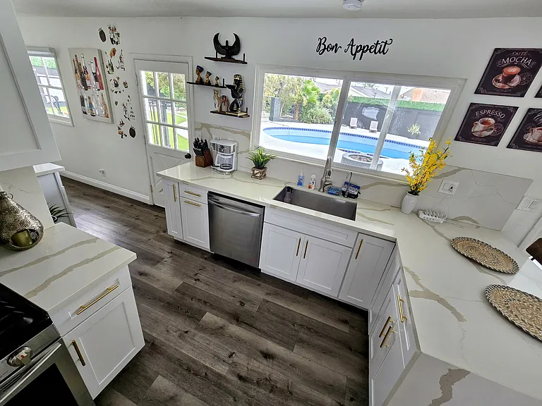 2548 E Wilson Ave — Photo 136