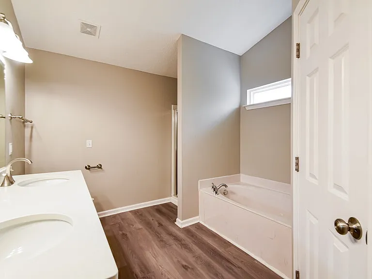 8153 Green Valley Cv — Photo 11